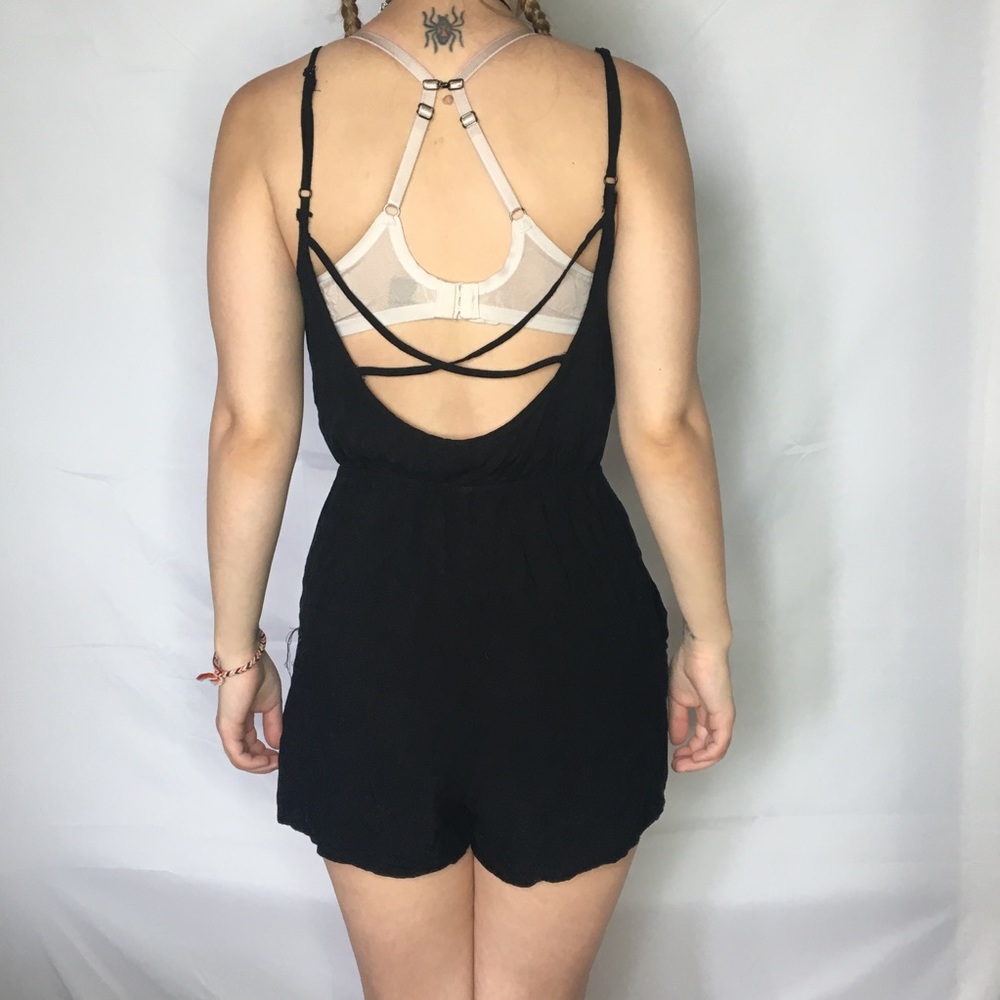 💘 H&M Light Flowy Romper💘 - Picture 2 of 8